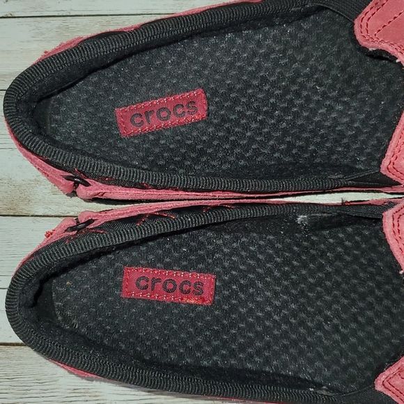 Crocs Any Weather AnyWeather Suede Loafers Slip On Shoes True Red/Black 7.5 7½ - Picture 7 of 8